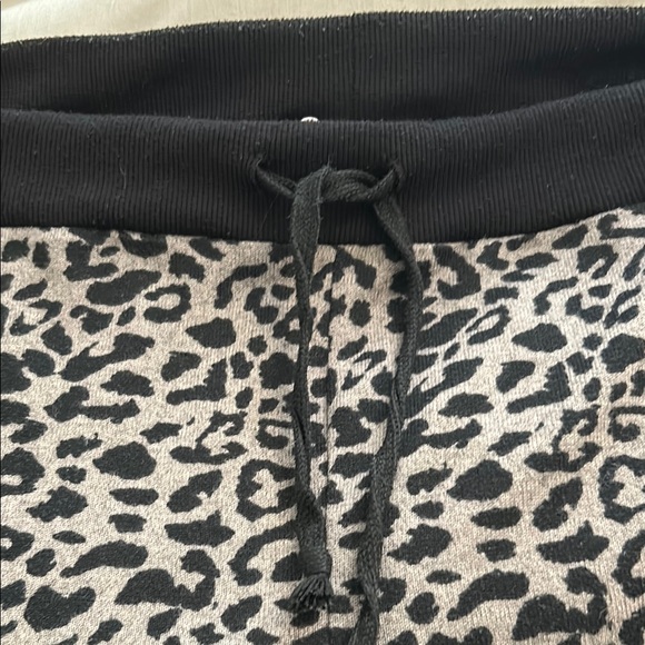Leopard Print hoodie and pants matching set - Picture 6 of 6